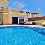 Nuki- Cleverdetails, Quiet Location, Sleeps 8, Private Pool Villa *