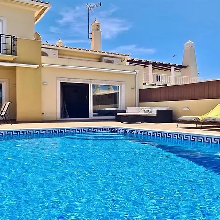 Nuki- Cleverdetails, Quiet Location, Sleeps 8, Private Pool Willa *