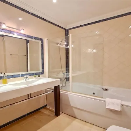 Nuki- Cleverdetails, Quiet Location, Sleeps 8, Private Pool *