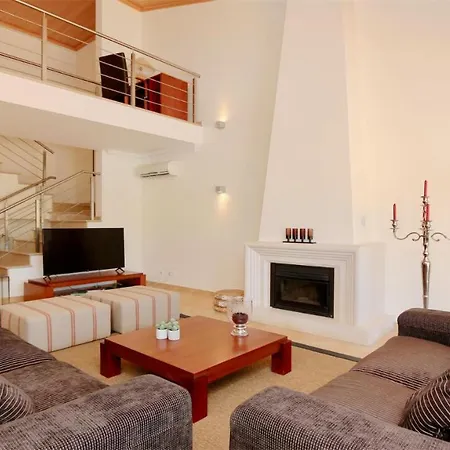 Nuki- Cleverdetails, Quiet Location, Sleeps 8, Private Pool Willa *