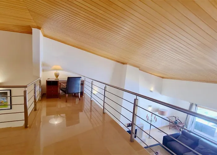 Nuki- Cleverdetails, Quiet Location, Sleeps 8, Private Pool Villa *