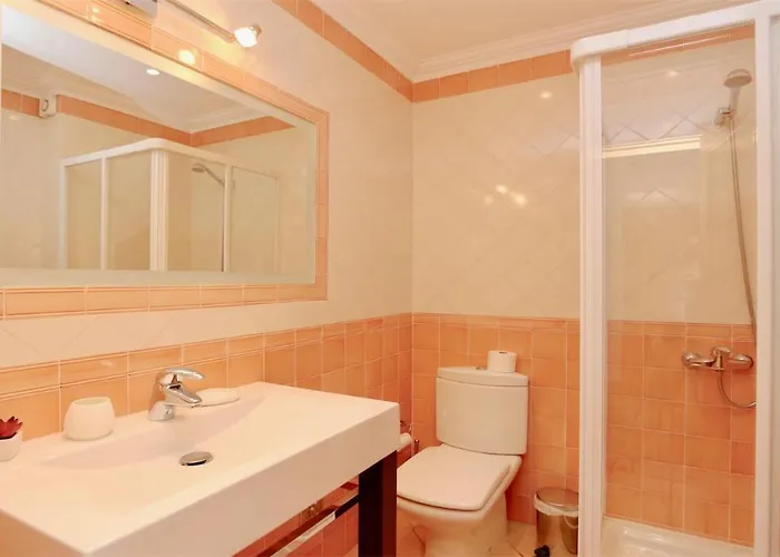Nuki- Cleverdetails, Quiet Location, Sleeps 8, Private Pool Villa *