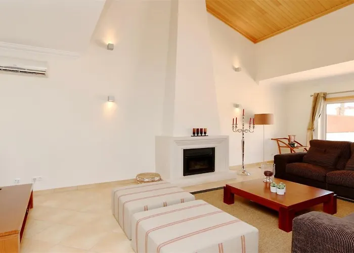 Nuki- Cleverdetails, Quiet Location, Sleeps 8, Private Pool Villa