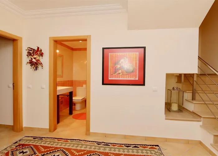 Nuki- Cleverdetails, Quiet Location, Sleeps 8, Private Pool *