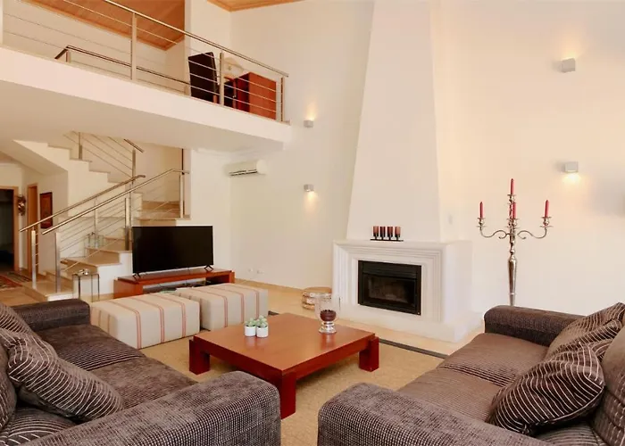 Nuki- Cleverdetails, Quiet Location, Sleeps 8, Private Pool Villa *