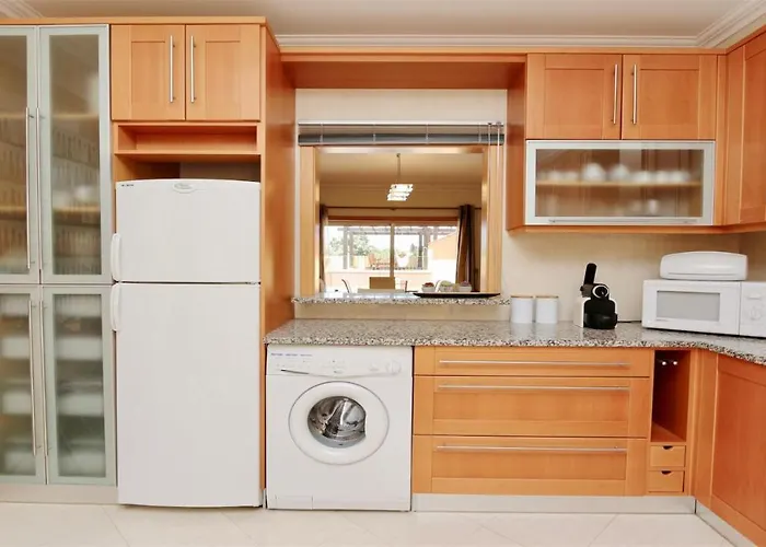 Nuki- Cleverdetails, Quiet Location, Sleeps 8, Private Pool *