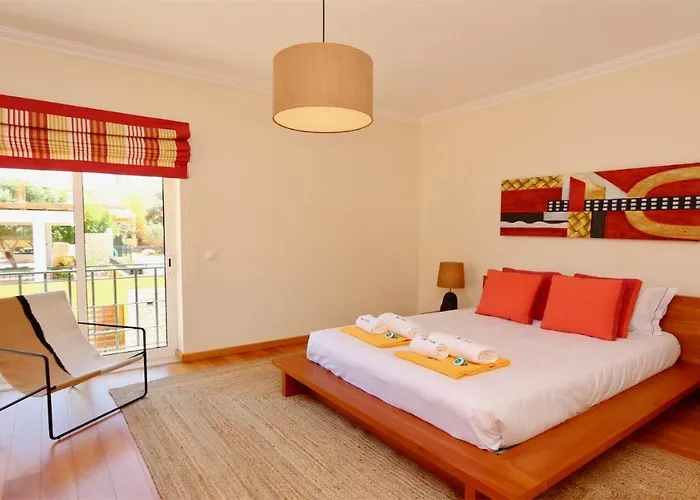 Nuki- Cleverdetails, Quiet Location, Sleeps 8, Private Pool