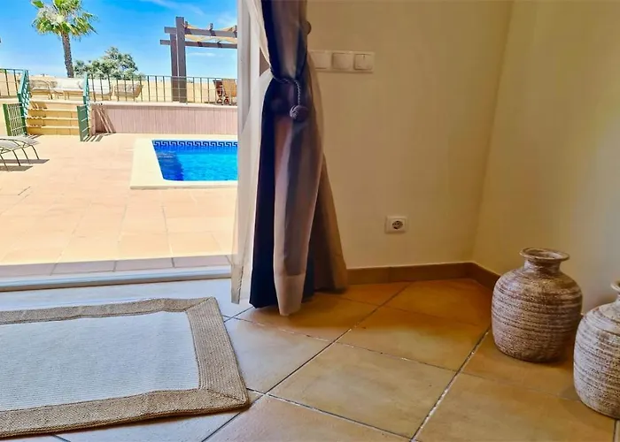 Nuki- Cleverdetails, Quiet Location, Sleeps 8, Private Pool Villa Vilamoura