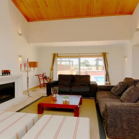 וילה Nuki- Cleverdetails, Quiet Location, Sleeps 8, Private Pool *