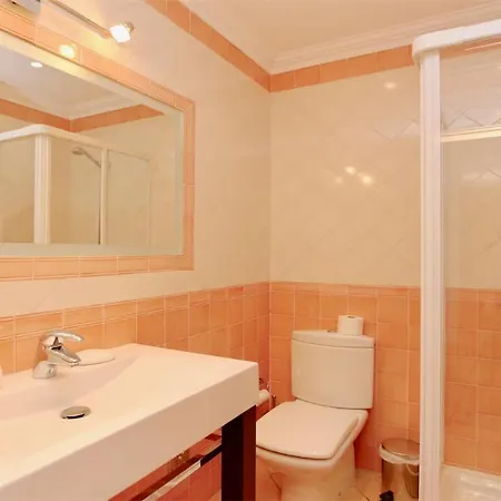 Nuki- Cleverdetails, Quiet Location, Sleeps 8, Private Pool Villa *