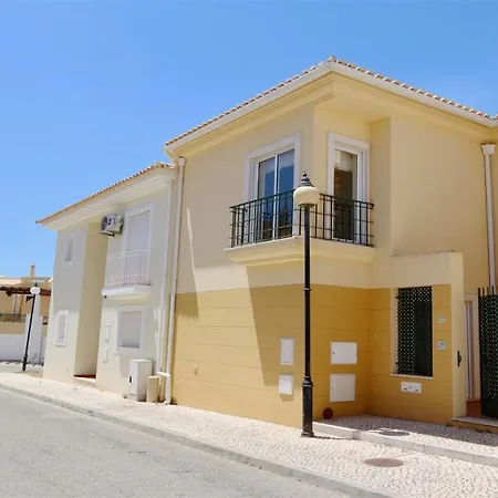 Nuki- Cleverdetails, Quiet Location, Sleeps 8, Private Pool Villa