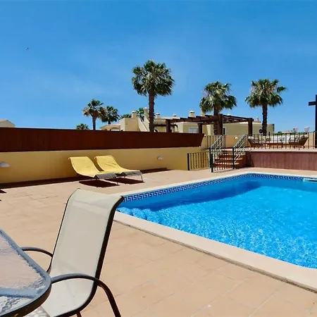 Nuki- Cleverdetails, Quiet Location, Sleeps 8, Private Pool Villa *