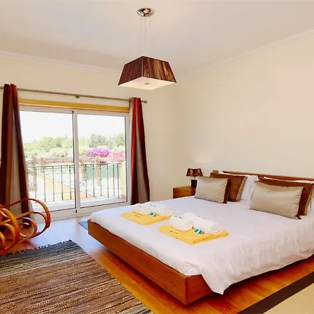 Nuki- Cleverdetails, Quiet Location, Sleeps 8, Private Pool