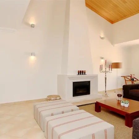 Nuki- Cleverdetails, Quiet Location, Sleeps 8, Private Pool Villa