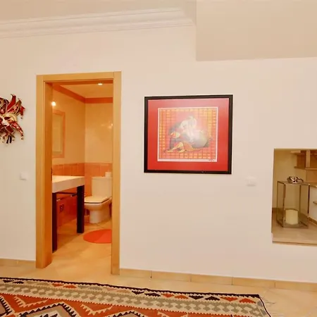 Nuki- Cleverdetails, Quiet Location, Sleeps 8, Private Pool *