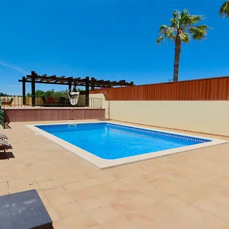 וילה Nuki- Cleverdetails, Quiet Location, Sleeps 8, Private Pool *