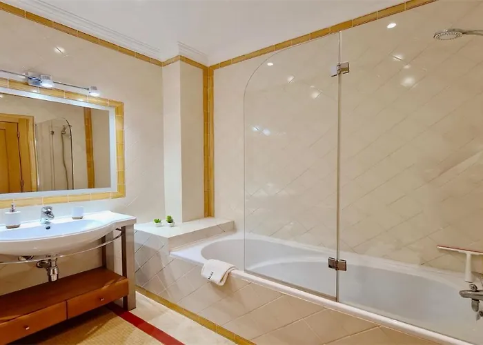 Nuki- Cleverdetails, Quiet Location, Sleeps 8, Private Pool Vilamoura