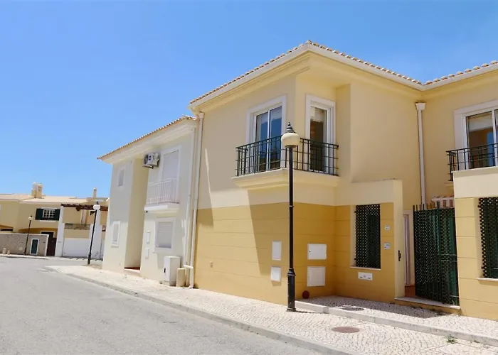 Nuki- Cleverdetails, Quiet Location, Sleeps 8, Private Pool Villa