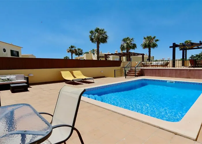 Nuki- Cleverdetails, Quiet Location, Sleeps 8, Private Pool Villa *