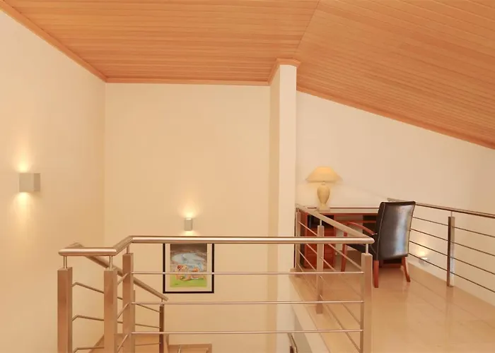 Nuki- Cleverdetails, Quiet Location, Sleeps 8, Private Pool