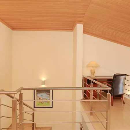 Nuki- Cleverdetails, Quiet Location, Sleeps 8, Private Pool