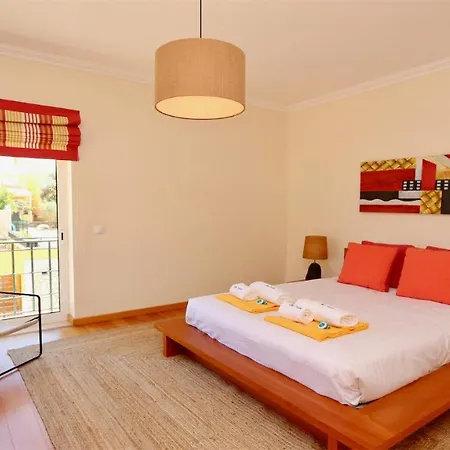 Nuki- Cleverdetails, Quiet Location, Sleeps 8, Private Pool